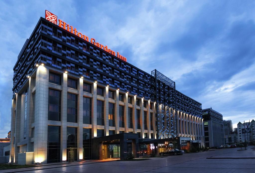 Hilton Garden Inn — отель, Астана